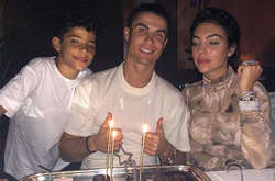 Криштиану Роналду отметил день рождения с Джорджиной Родригес и друзьями