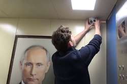 «Що це за лайно?» Портрет Путіна в ліфті спровокував росіян на брудну лайку (відео)