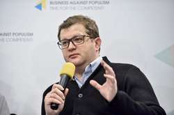  Депутат фракції «Європейська Солідарність» Володимир Ар’єв.  