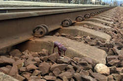 У Києві під потягом загинула 17-річна дівчина