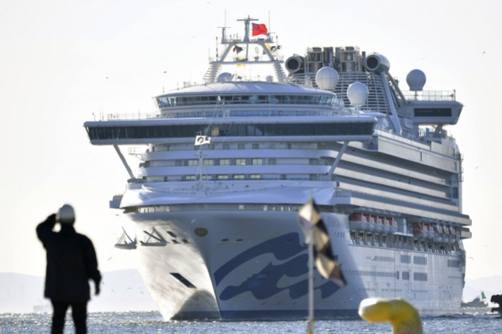 На лайнері в Японії шестеро людей інфіковані коронавірусом, серед них українець