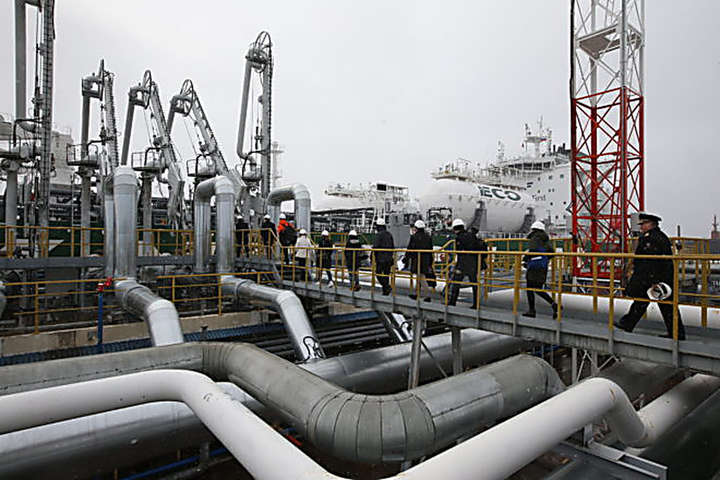 Білорусь погодилася купувати російську нафту за світовими цінами