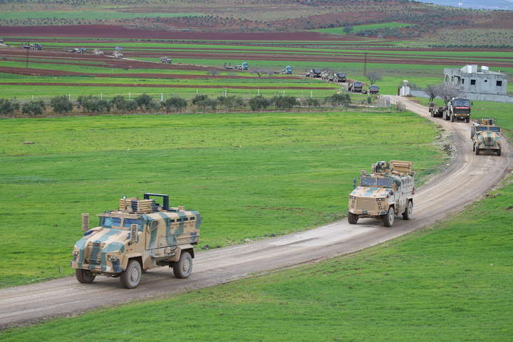 Туреччина перекинула спецназ та колону бронетехніку до кордону з Сирією