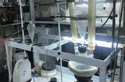 Під час обшуку вилучено велику кількість прекурсорів та обладнання для виготовлення наркотиків