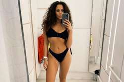 «Идеал женской красоты»: Каменских похвасталась сексуальной фигурой на пляже (фото)