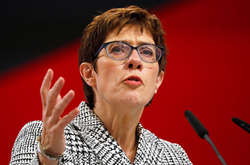 Крамп-Карренбауер відмовилася бути наступним канцлером Німеччини