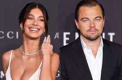  Влюбленные не скрываются от любопытных глаз общественности 
  