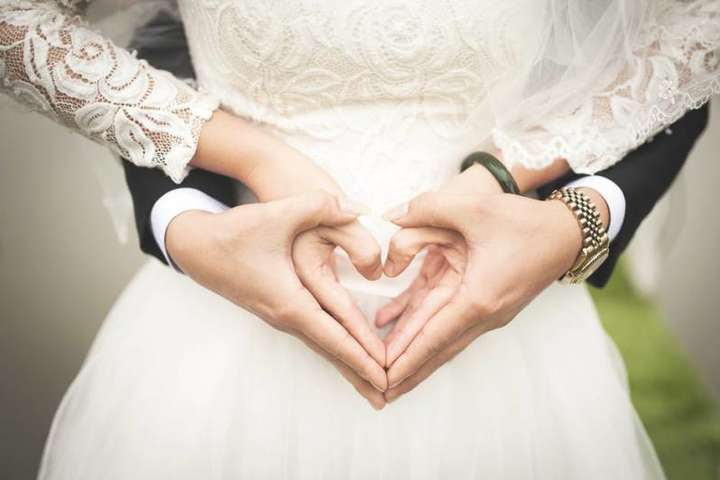 Мін'юст має намір реєструвати шлюби в День закоханих до півночі