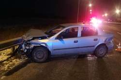 Під Києвом п’яний водій Opel влетів у відбійник (фото)