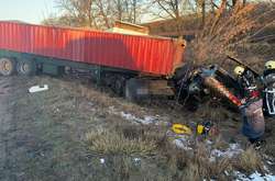 Обидва автомобілі опинилися в кюветі