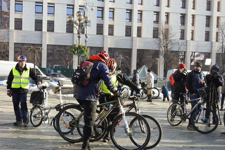 У День закоханих киянам пропонують пересісти на велосипеди