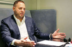  В актив Андрію Єрмаку зараховують обмін полоненими з Росією, повернення захоплених в Керченській протоці суден та відновлення переговорів у «нормандському форматі» 