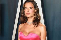 Алессандра Амбросио показала фигуру в эффектном наряде