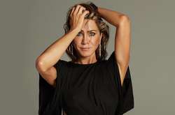  51-летняя Дженнифер Энистон приняла участие в дерзкой фотосессии 
  