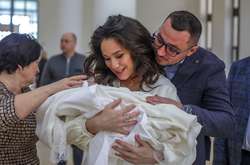  Крестили девочку в одном из храмов Киева 
  