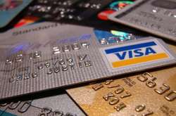 Понад половина операцій з банківськими картками в Україні тепер безготівкові