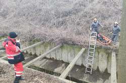  Чоловік знаходився у важкодоступному місці біля русла річки Либідь 