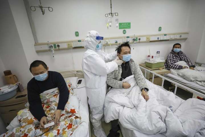 Новий смертельний рекорд: в Китаї за добу від коронавірусу померли 254 людини