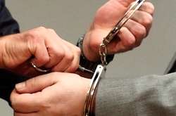 На Житомирщині чоловік розбещував своїх дочок-близнят