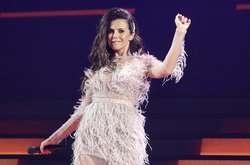 Каменских в полупрозрачном платье выступила на «Украинской песни года» (фото)
