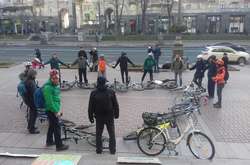Біля столичної мерії велосипедисти створили серце (фото, відео)