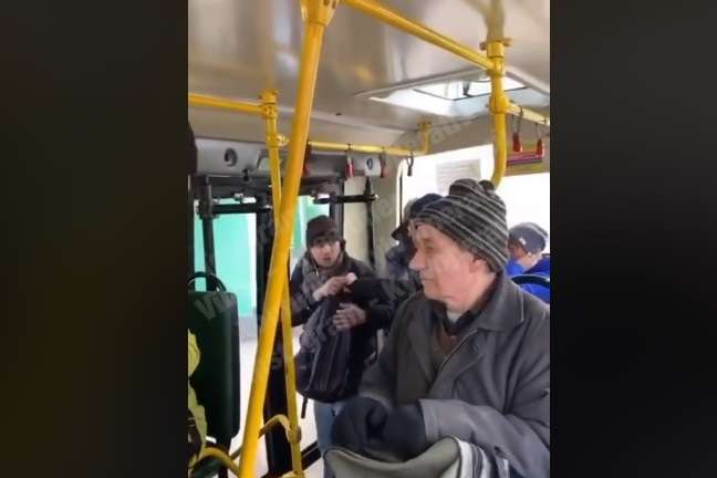 У київській маршрутці пасажири відлупцювали крадія (відео)