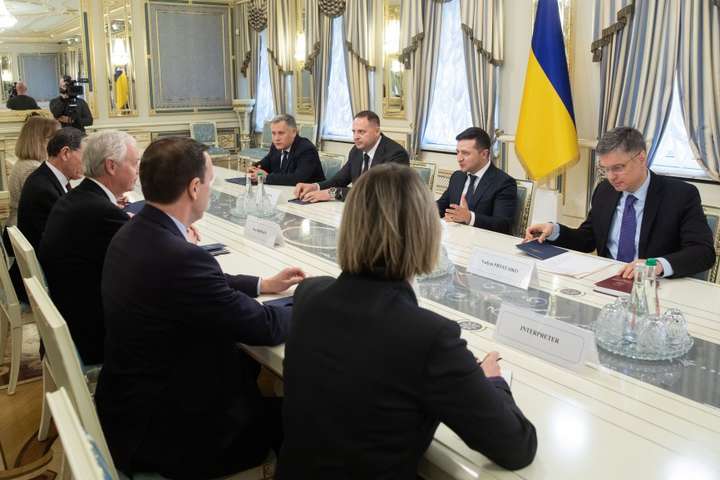 Президент Украины Владимир Зеленский встретился с сенаторами США - Зеленский встретился с сенаторами США: о чем говорили
