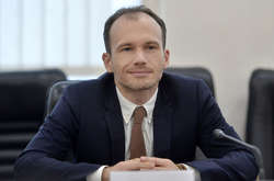 Министр юстиции показал интимную переписку с женой (фото)