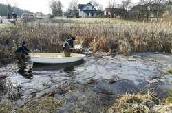 На Львівщині автівка з’їхала в озеро