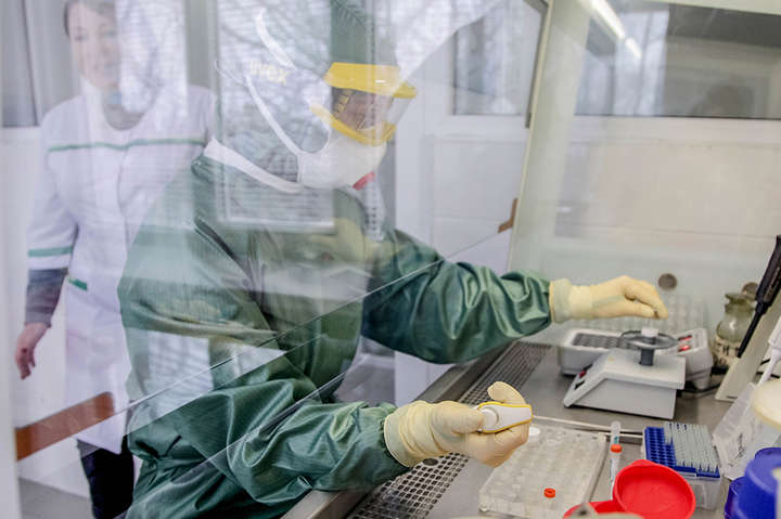 У Китаї анонсували початок продажу «потенційних ліків» проти коронавірусу