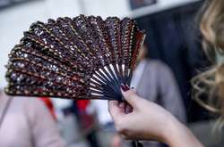 В Брюсселе прошел модный показ нарядов, сделанных при помощи шоколада