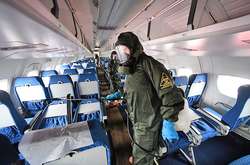  Після приземлення літак відразу відправлять на санітарну стоянку, а митні процедури будуть здійснюватися у костюмах біозахисту 