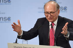   Голова постійної Мюнхенської конференції з безпеки Вольфганг Ішингер підписав скандальний мирний план для Донбасу  