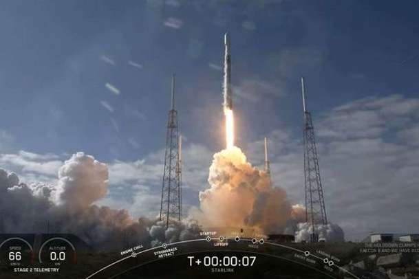 SpaceX вивела на орбіту ще 60 супутників для роздачі інтернету