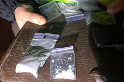 У чоловіка вилучили пакети з білою речовиною