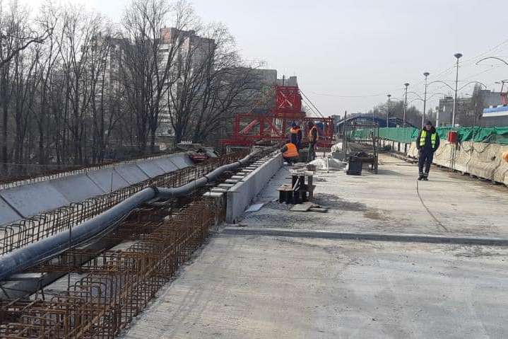 На Борщагівському шляхопроводі активізувалися ремонтні роботи (фото)
