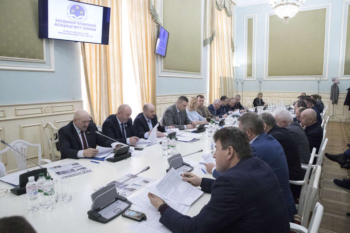 Асоціація міст України готує зміни до Конституції