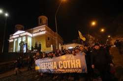Люди пройшли від Михайлівського монастиря до вулиці Інститутської