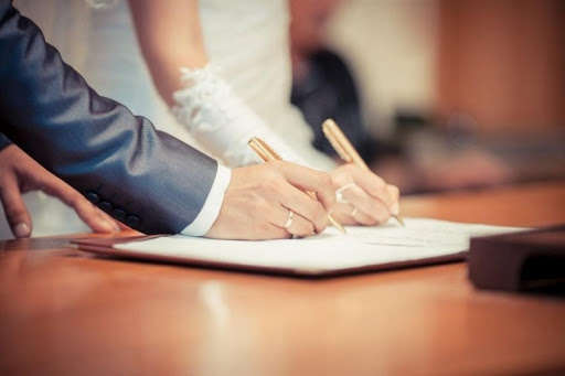 Мін'юст планує уповноважити нотаріусів реєструвати шлюби і розлучення
