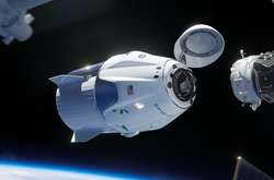 SpaceX планує у 2021 році відправити туристів у космос