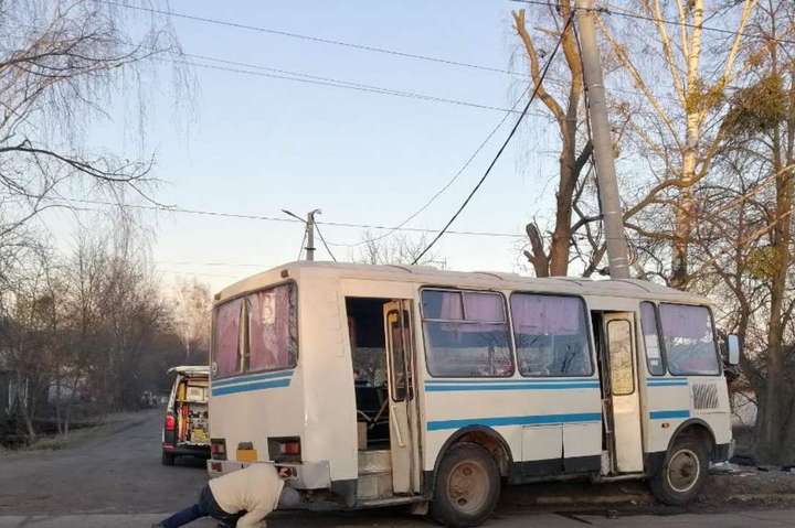 На Житомирщині автобус в'їхав в електроопору, є жертви