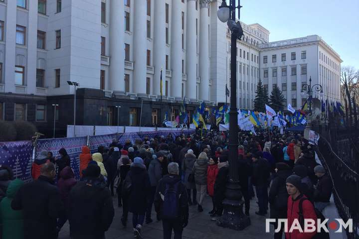 Правоохоронці стягнули в центр Києва додаткові сили
