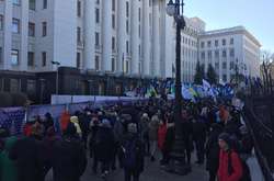 Правоохоронці стягнули в центр Києва додаткові сили