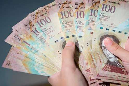 Венесуэла попросила Россию напечатать ей деньги
