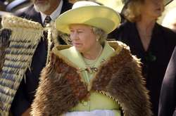 Єлизавета ІІ заборонила Гаррі та Меган вживати слово «королівські» у їхньому бренді, - ЗМІ