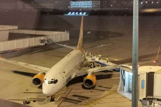 Самолет с эвакуированными украинцами направили в Харьков