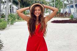  На отдыхе супруга Влада Топалова похвасталась идеальным загаром 
  