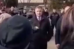 Аваков приїхав у Нові Санжари на тлі паніки через коронавірус поспілкуватися з місцевими (трансляція)