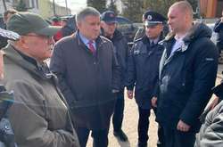 Глава МВС Арсен Аваков і очільник Полтавської облдержадміністрації Олег Синєгубов прибули до Нових Санжар