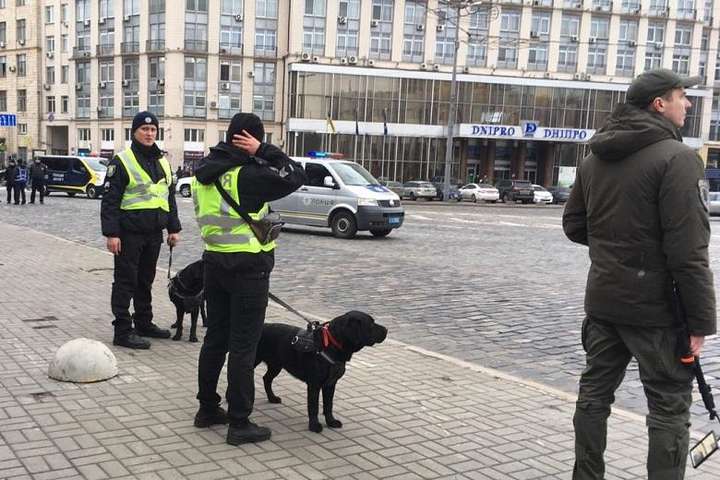 Поліція посилено охороняє центр Києва (фото)